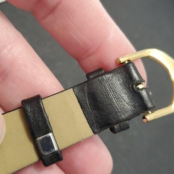 Gold tone golden retriever watch
